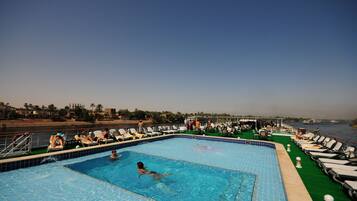 حمّام سباحة خارجي، حمّام سباحة على السطح