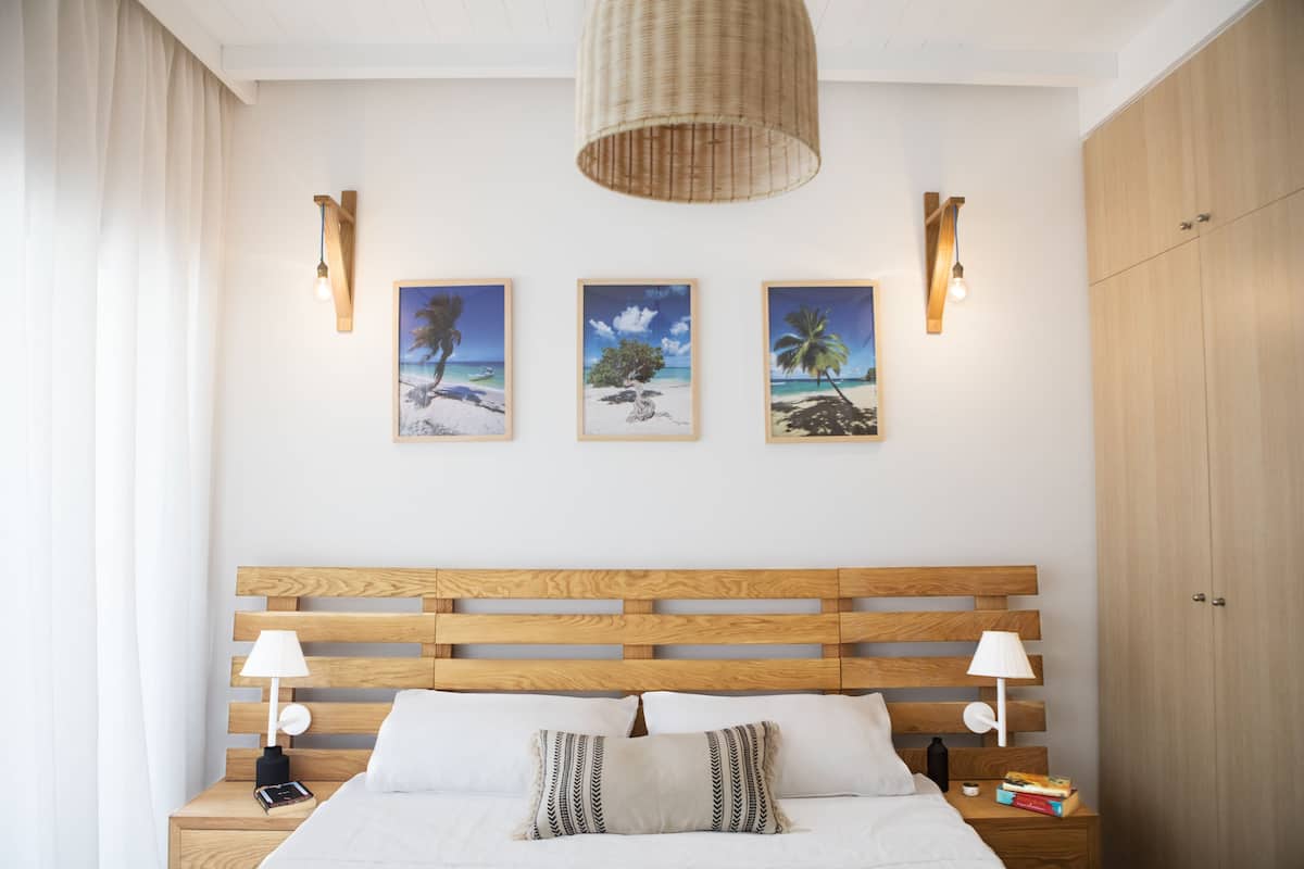 Ropa de cama de alta calidad, cortinas blackout y wifi gratis