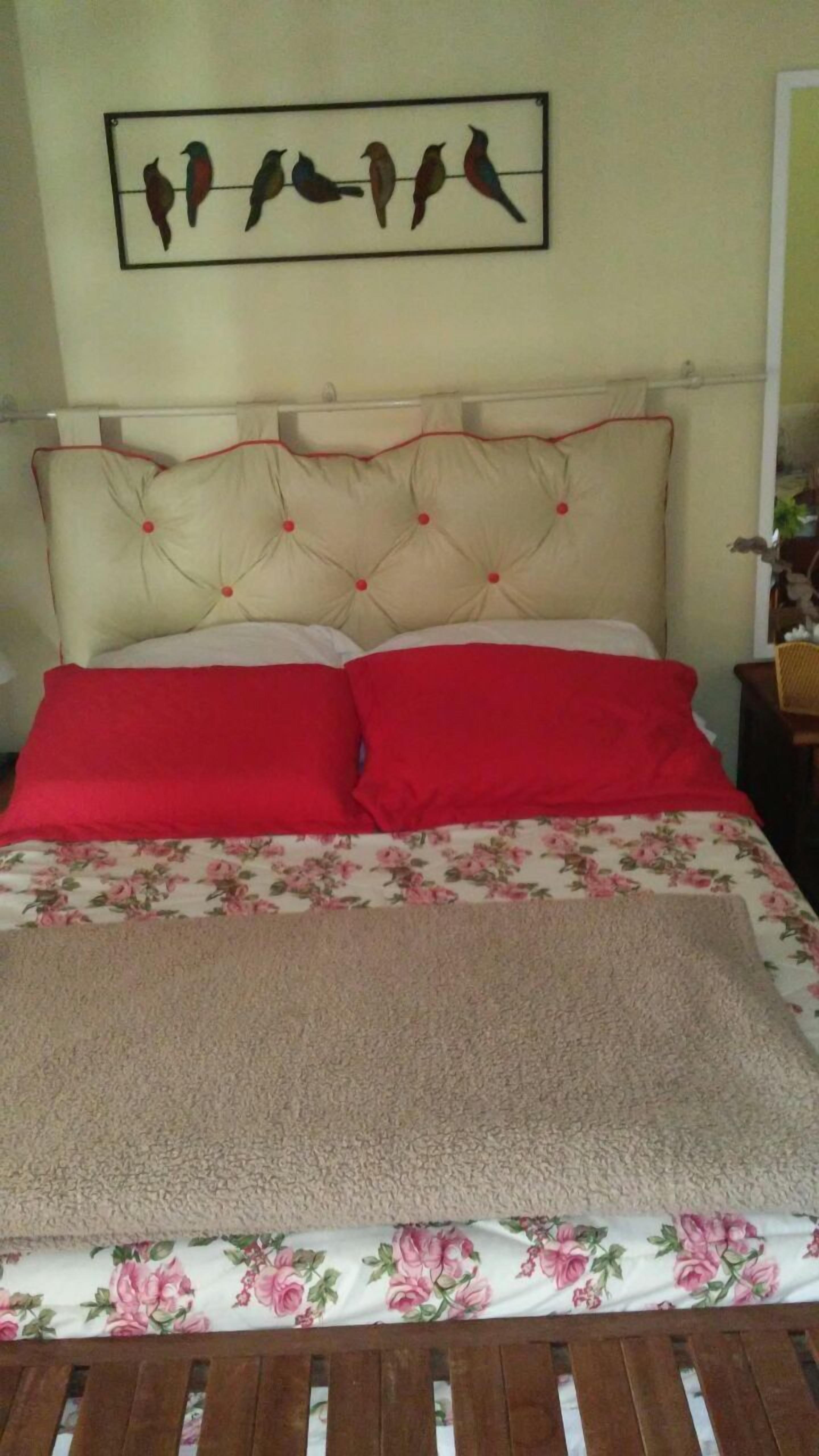 1 dormitorio, tabla de planchar con plancha, camas supletorias