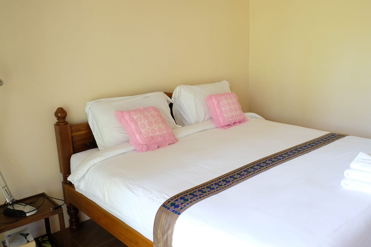 Standard Bungalow | In-room safe, desk, rollaway beds, free WiFi