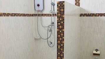 Shower, free toiletries, bidet, towels