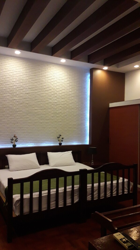 Comfort Suite, 1 Queen Bed | Living area - Vanilla Hostel & Bar (Pattaya)