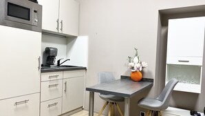 Espresso maker, coffee/tea maker, fridge, microwave - Spalena Apartment (Prague)