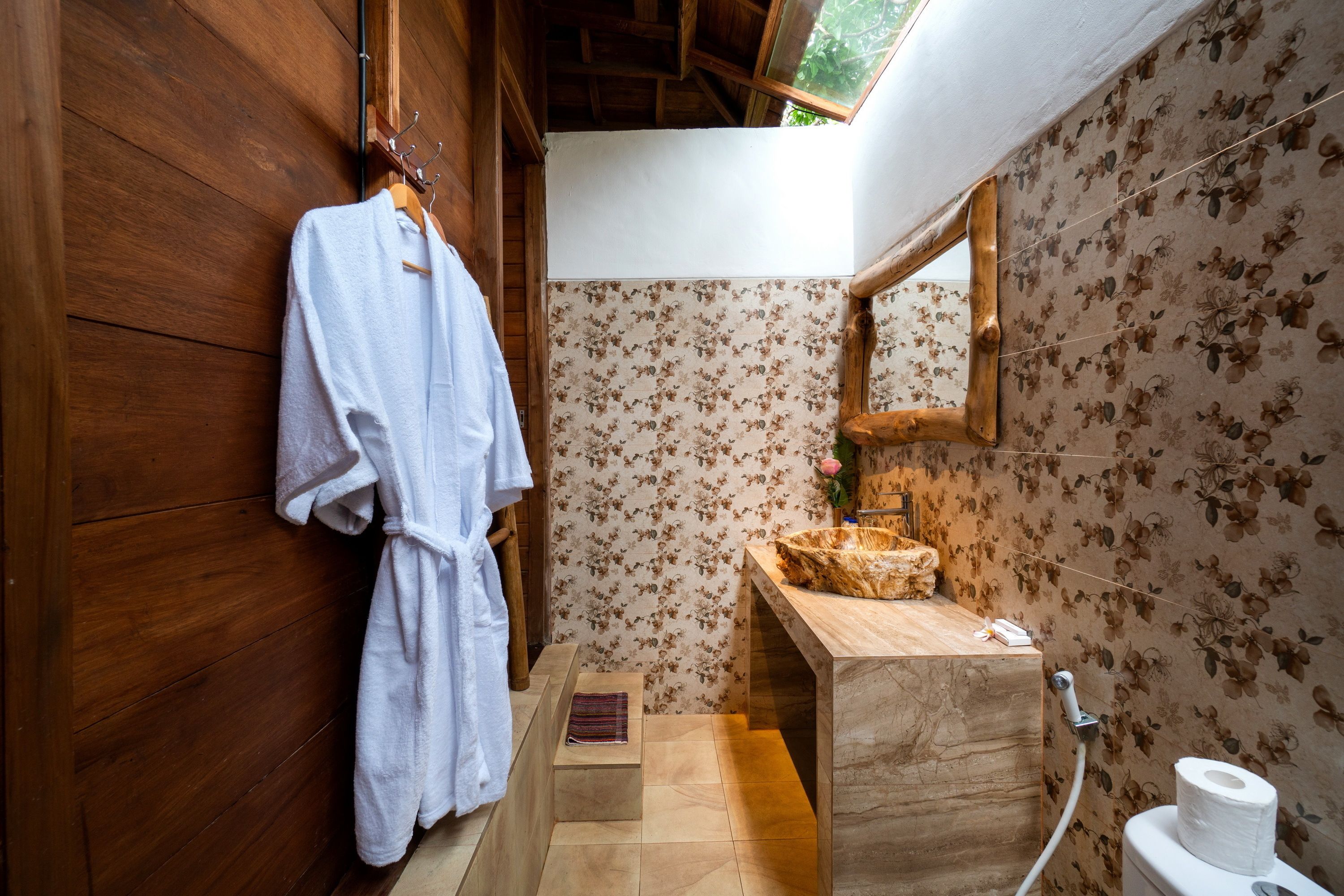 Junior-Suite, Poolblick | Badezimmer | Dusche, kostenlose Toilettenartikel, Haartrockner, Handtücher