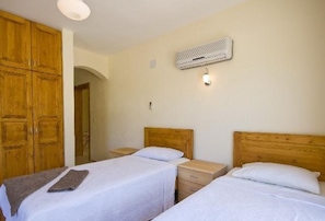 5 bedrooms, desk, free WiFi