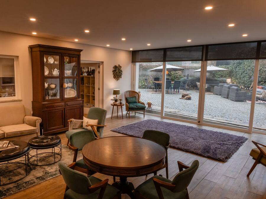 TV de tela plana, escritórios