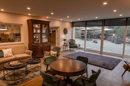 Flat-screen TV, offices