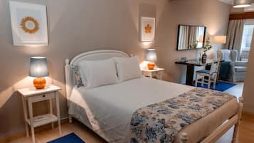 Quarto conforto | 1 quarto, individualmente decorados, escrivaninha, cortinas blackout