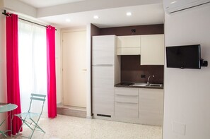 Studio Senior, 1 phòng ngủ, ban công | Bếp riêng | Tủ lạnh, bếp nấu, dụng cụ pha cà phê/trà