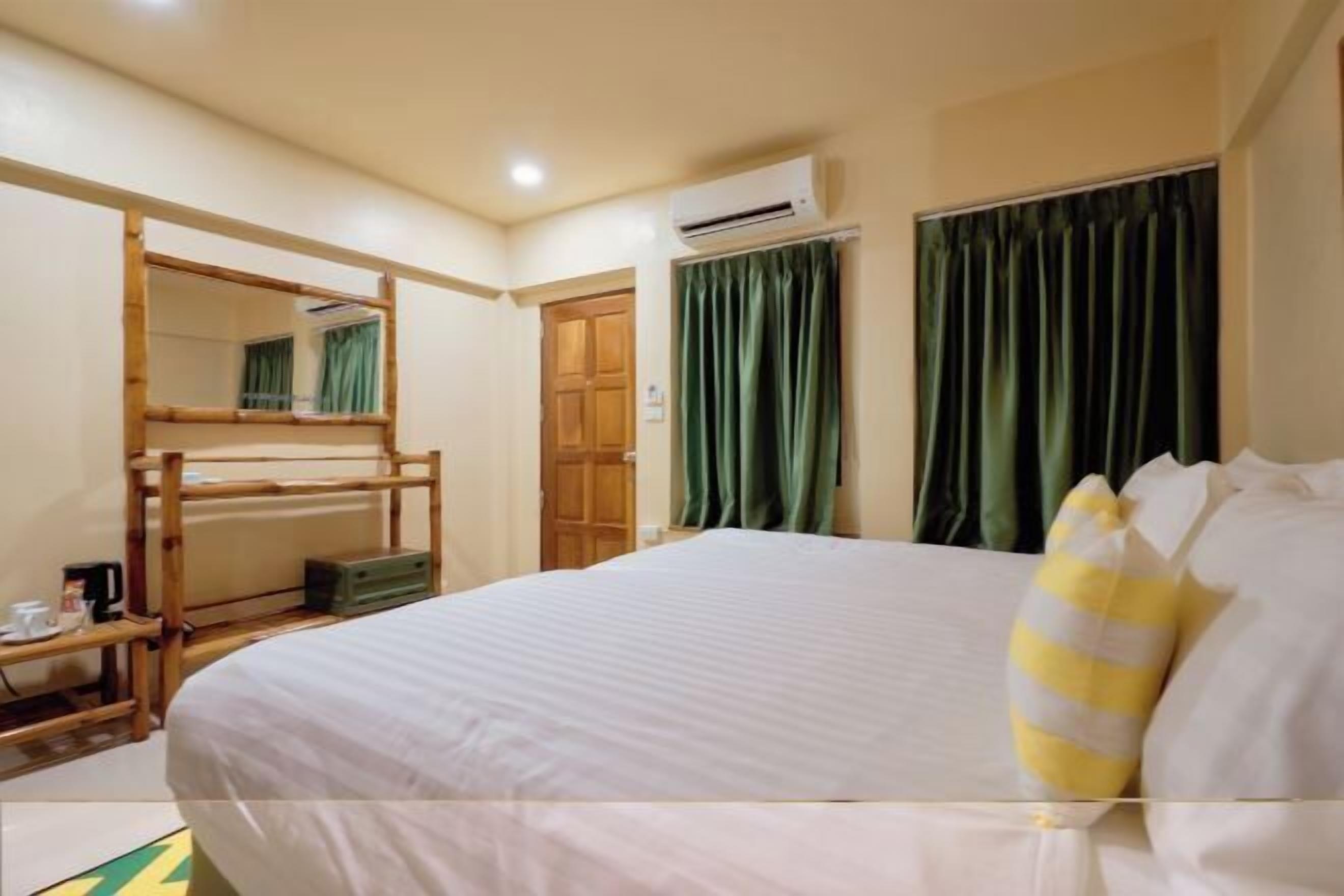 Free WiFi, bed sheets