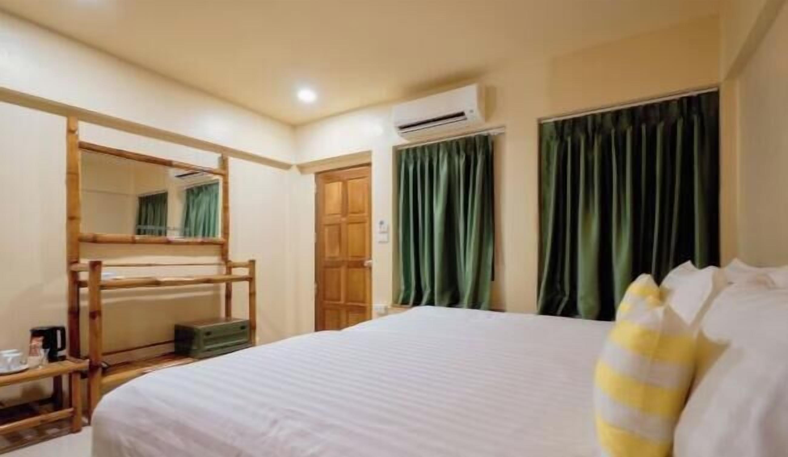 Free WiFi, bed sheets