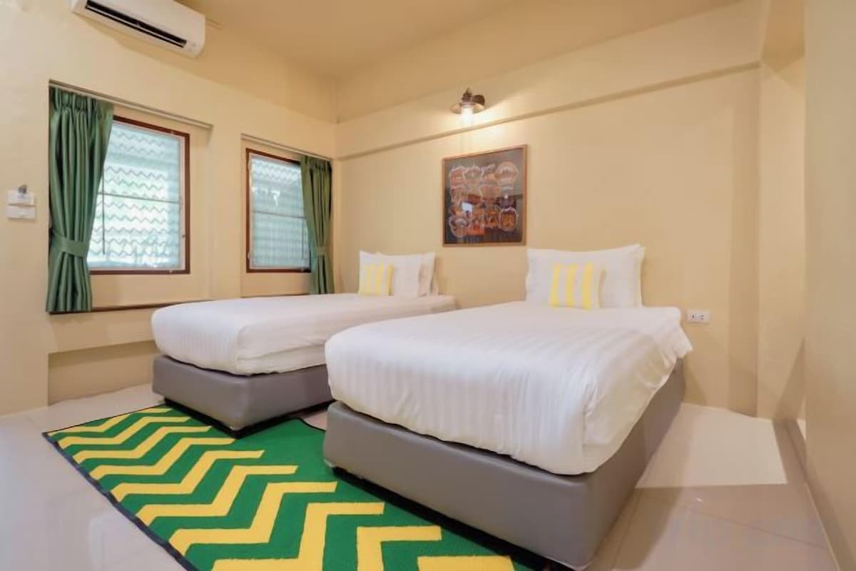 Free WiFi, bed sheets