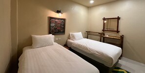 Superior Twin Room | Free WiFi, bed sheets - Sawasdee Lagoon Camping & Restaurant (Thai Mueang)