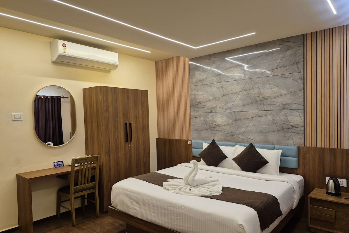 In-room safe, desk, blackout curtains, rollaway beds