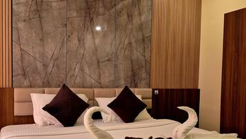 Comfort Room | In-room safe, desk, blackout curtains, rollaway beds