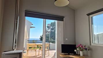Basic Suite, 1 Bedroom, Terrace, Partial Ocean View (Verde) | Living area | Flat-screen TV