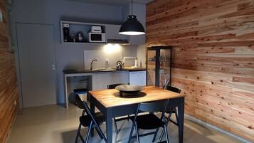 Family Suite, 1 Double Bed, Terrace, Partial Sea View (Laranja) | Private kitchen | Fridge, microwave, stovetop, coffee/tea maker