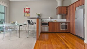 Unclassified image, 4 of 12, button - Perfect Location, Viaduct Harbour CBD (Auckland)