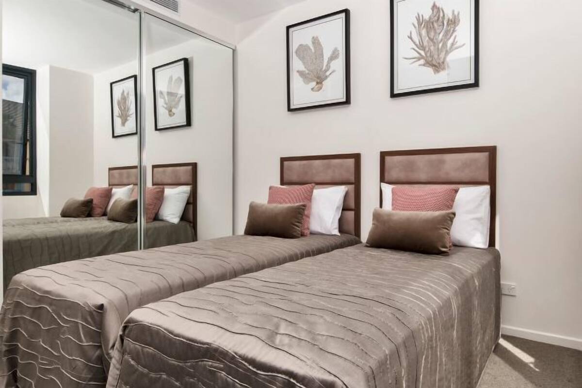 Premium bedding, in-room safe, laptop workspace, soundproofing