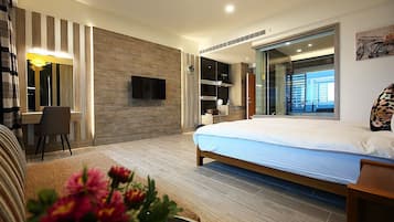 Kahden hengen deluxe-huone | Minibaari, työpöytä, pimennysverhot, äänieristys