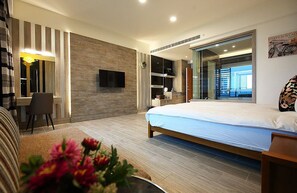 Deluxe Double Room | Minibar, desk, blackout curtains, soundproofing - Seven Stars Sunrise, Seven Stars DEAR (Hualien City)