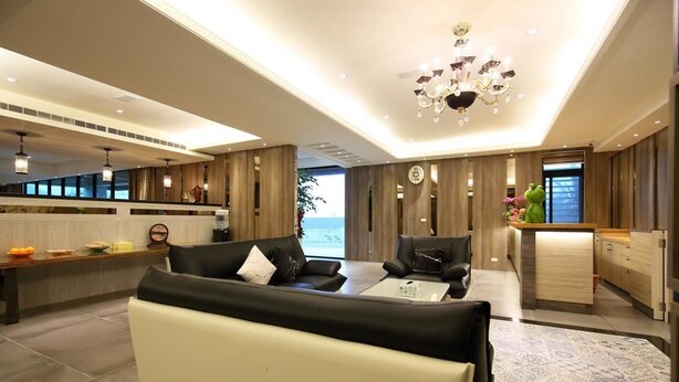 A modern living room with a sofa, a coffee table, and a view of the sea. - Seven Stars Sunrise, Seven Stars DEAR (Hualien City)