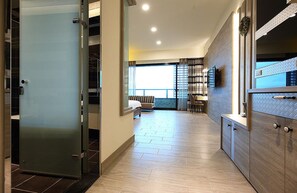 Deluxe Double Room | Minibar, desk, blackout curtains, soundproofing - Seven Stars Sunrise, Seven Stars DEAR (Hualien City)