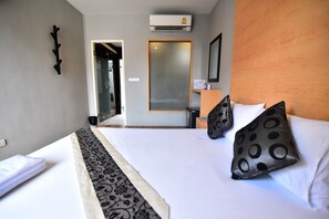 Zone 2 | Desk, rollaway beds, free WiFi - Love Box Resort (Bang Phli)