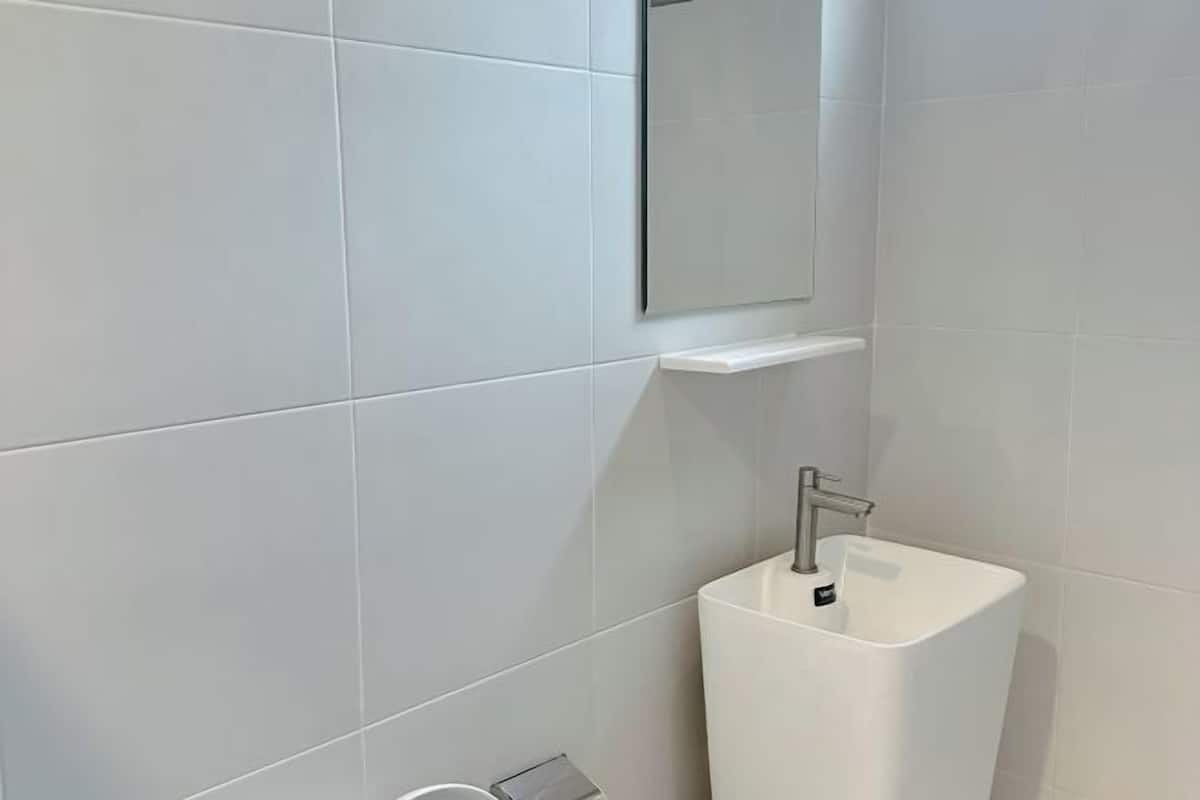 Bathroom | Free toiletries, towels