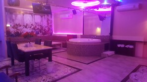 King Suite | Living room | LCD TV - Relax Villa Hotel (Samut Prakan)