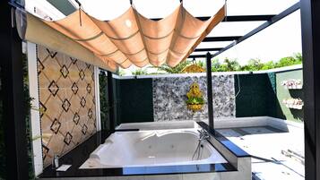 Suite Villa | Jetted bathtub