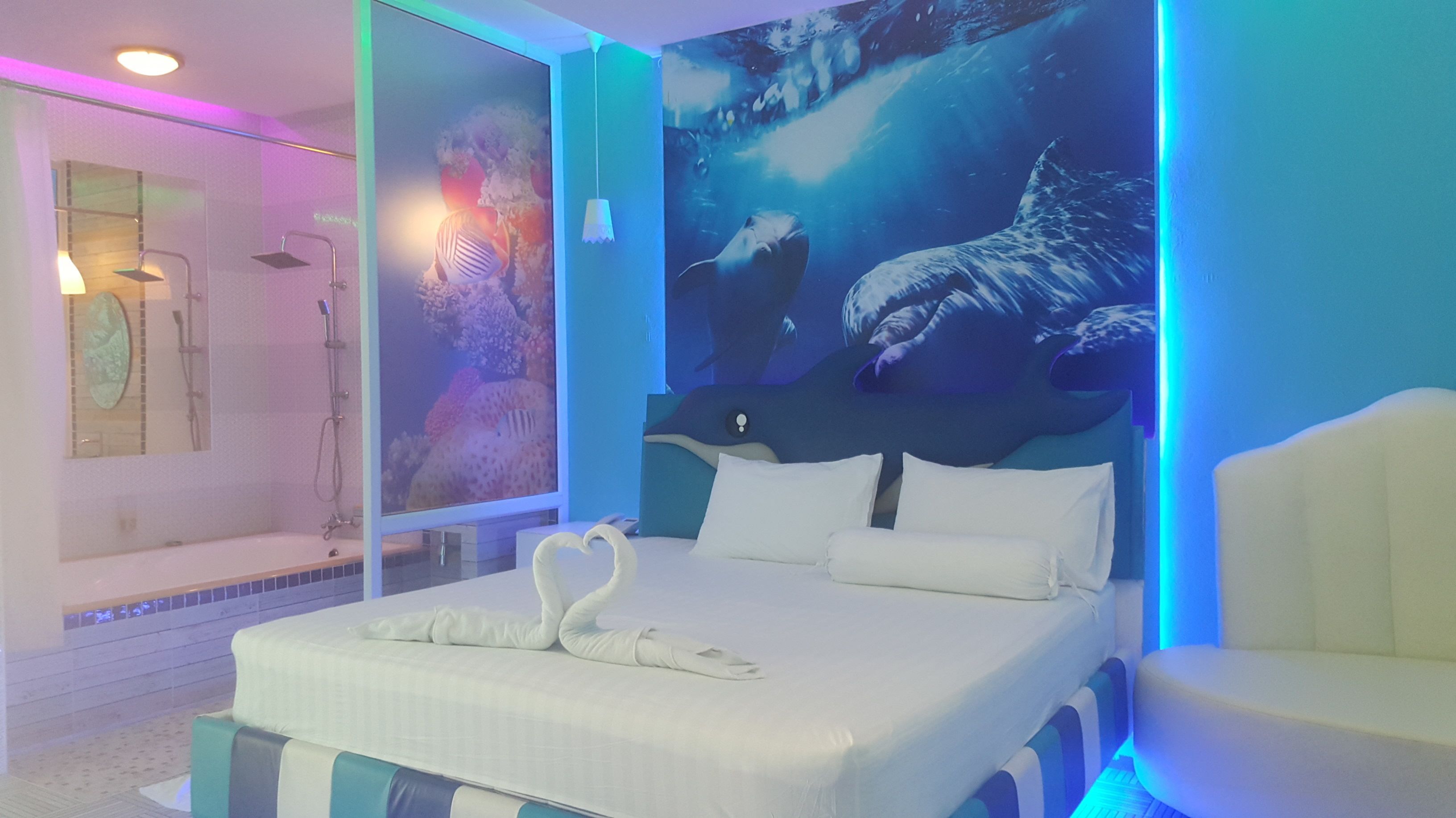 King Suite | Free WiFi, bed sheets