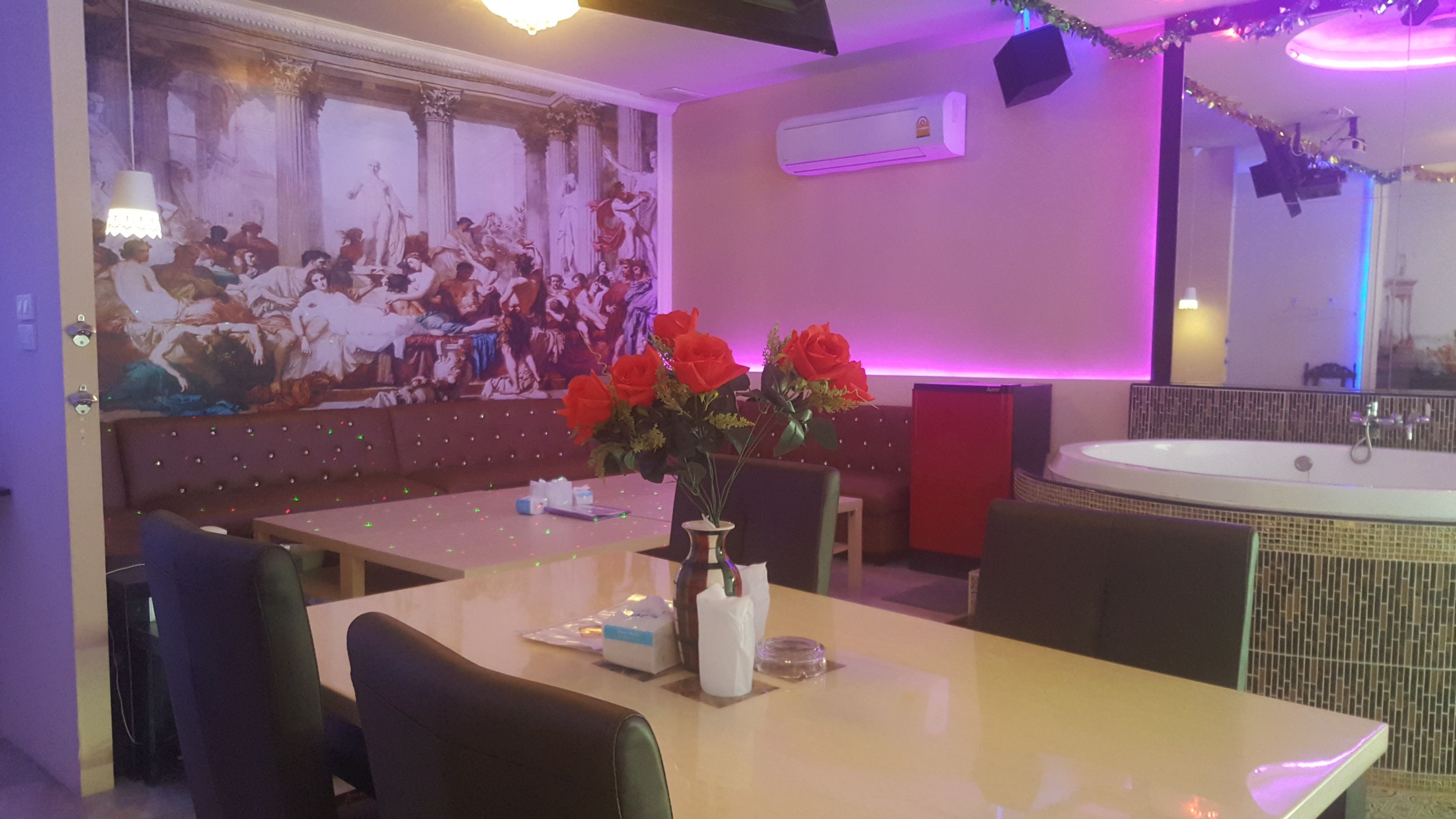 King Suite | Free WiFi, bed sheets