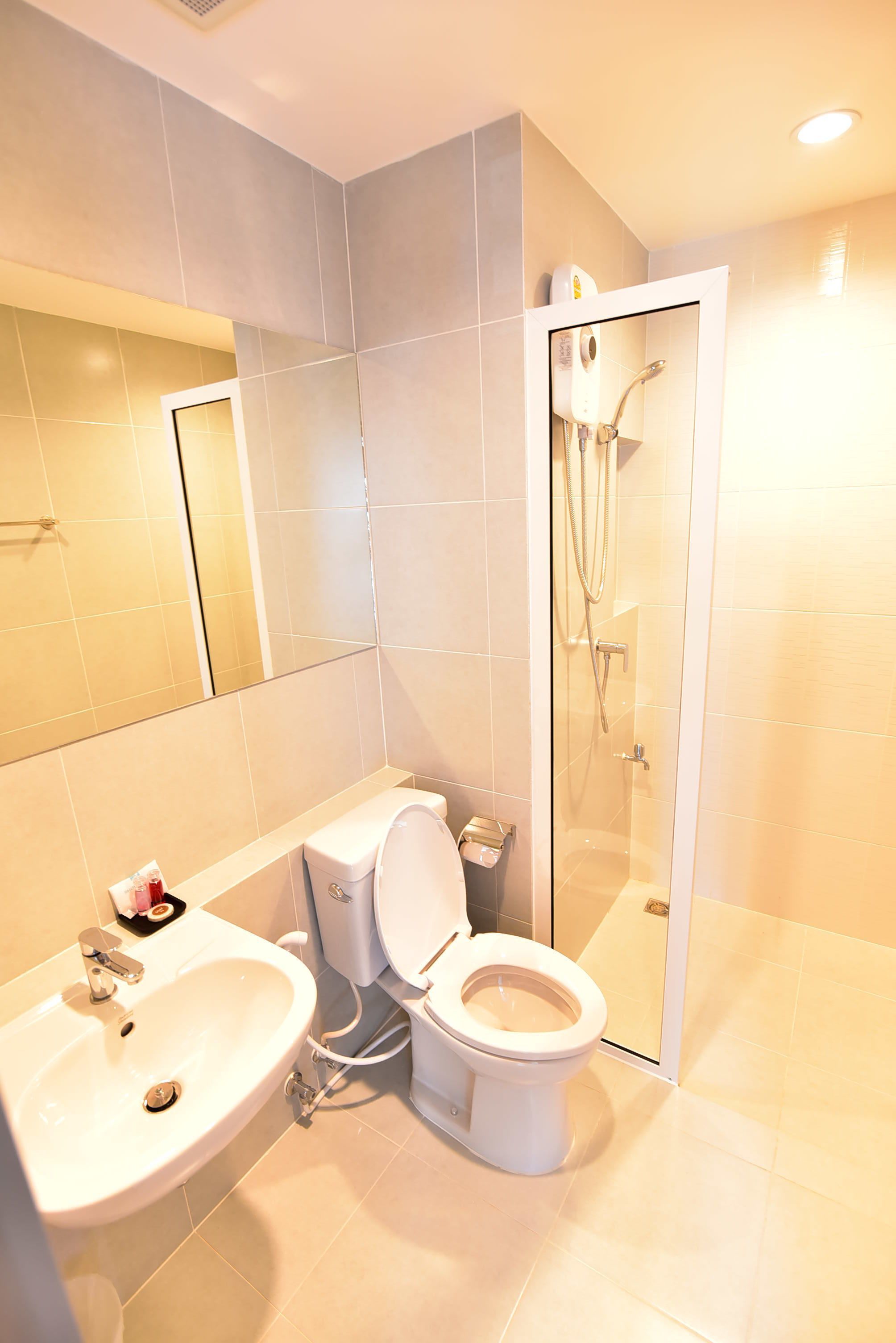 shower, free toiletries, hair dryer, towels