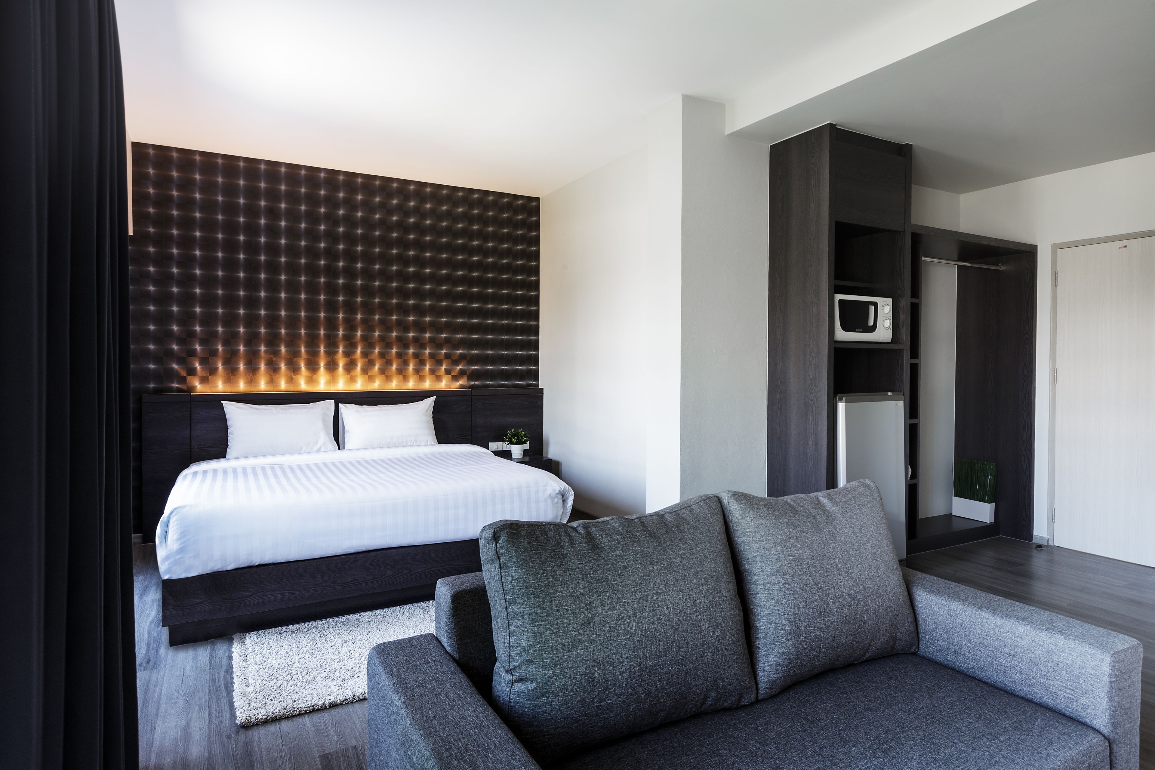 desk, blackout curtains, rollaway beds, free wifi