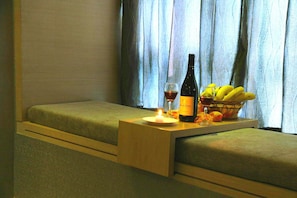 Desk, blackout drapes, iron/ironing board, free WiFi