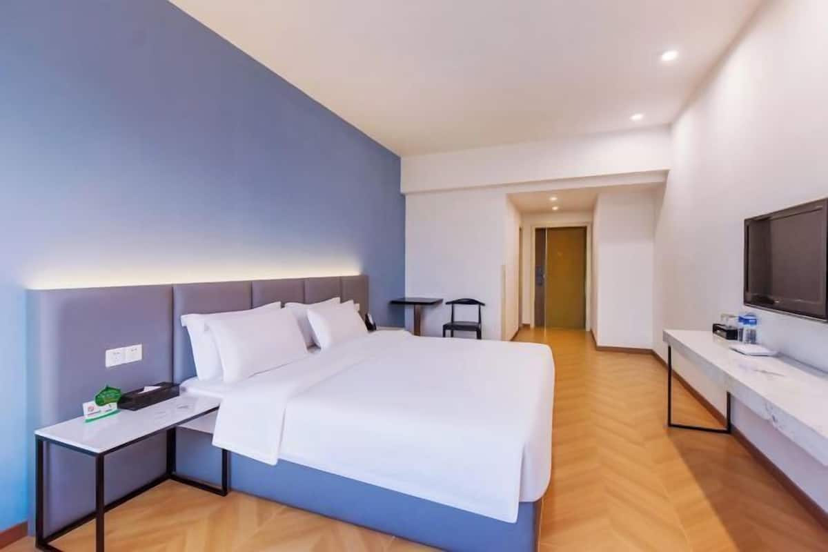Desk, blackout drapes, iron/ironing board, free WiFi