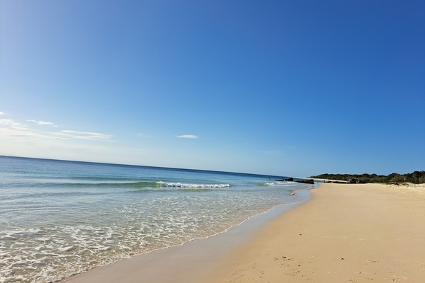 Beach nearby, white sand, kayaking, fishing