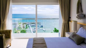 Deluxe Double Room with Sea View | Vistas al mar