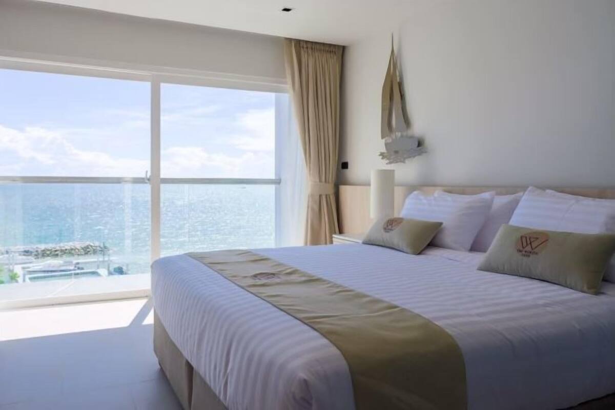 Ropa de cama de alta calidad, minibar, caja fuerte y escritorio