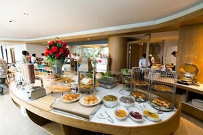 Daily full breakfast (THB 350 per person) - Worita Cove Hotel (Sattahip)