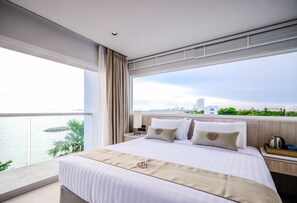 Deluxe Panorama Ocean View King | Premium bedding, minibar, in-room safe, desk - Worita Cove Hotel (Sattahip)