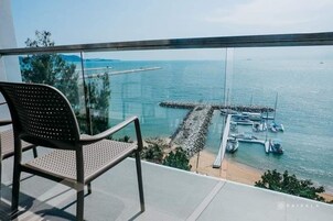 Deluxe Double Room with Sea View | 테라스/파티오