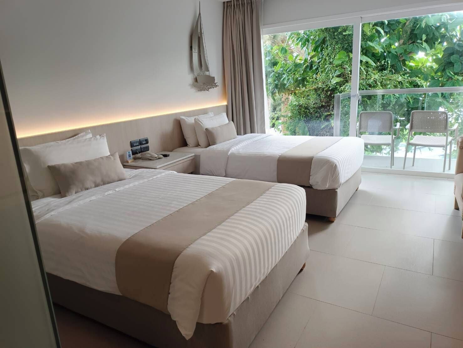 Deluxe Pool View Twin Beds | Premium bedding, minibar, in-room safe, desk