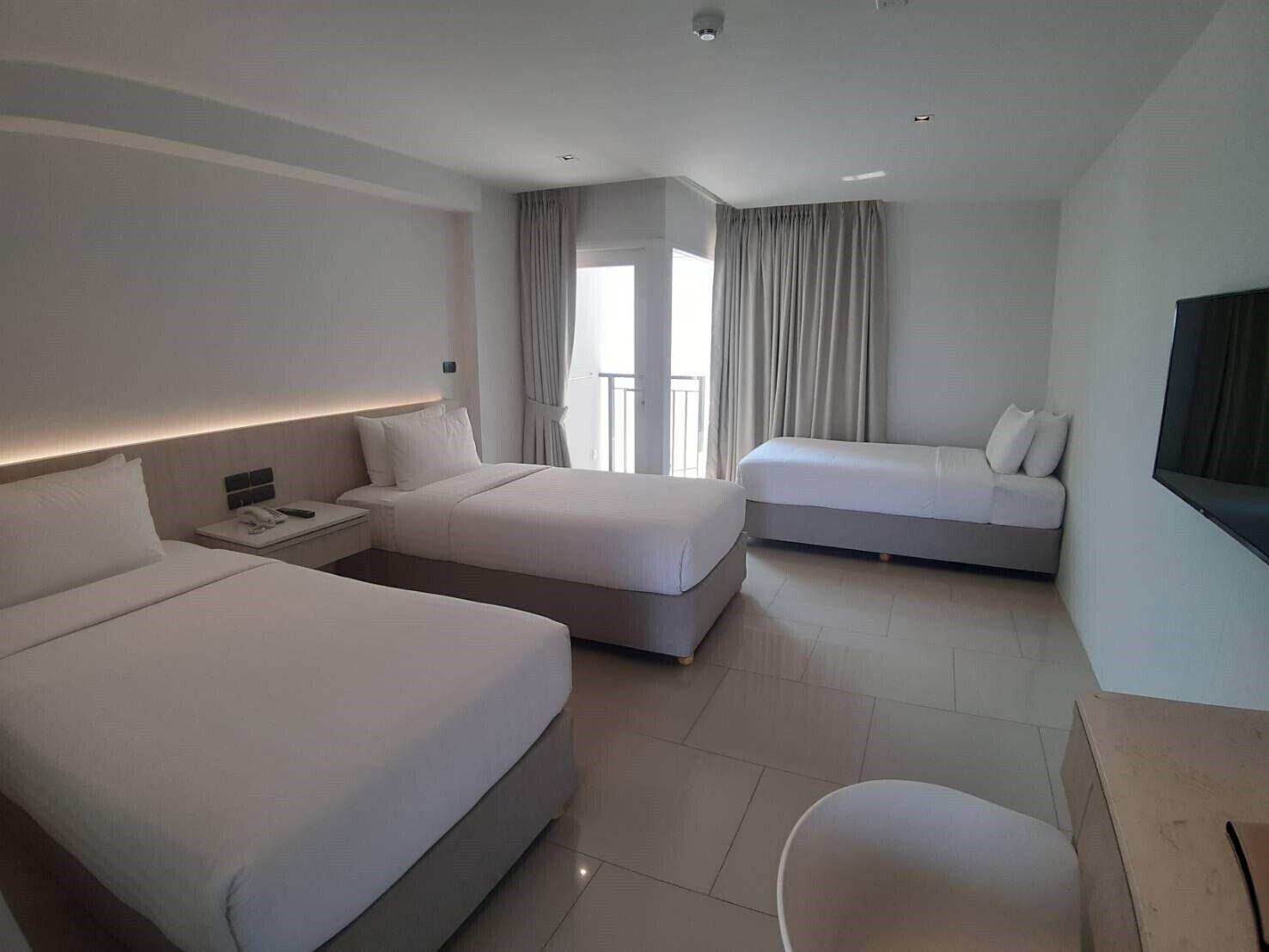 Superior Triple Bed | Premium bedding, minibar, in-room safe, desk