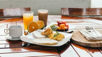 Free daily buffet breakfast