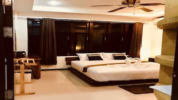 Three Bedrooms House | 3 quartos, cofres nos quartos, cortinas blackout, Wi-Fi de cortesia