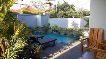 Outdoor pool, open 8:00 AM to 7:00 PM, pool loungers