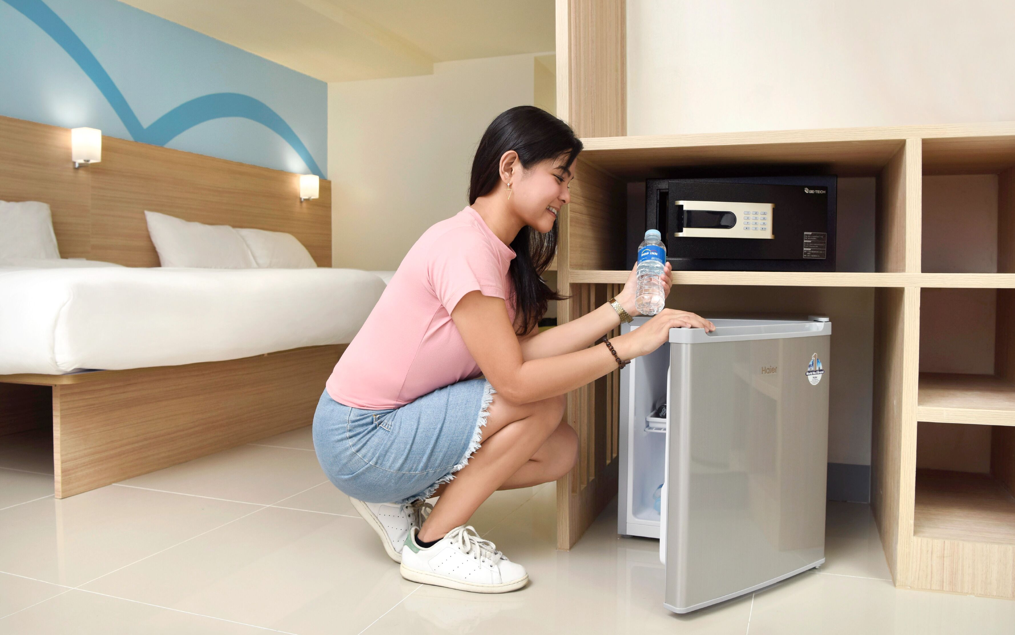 family room | down duvets, in-room safe, desk, laptop workspace