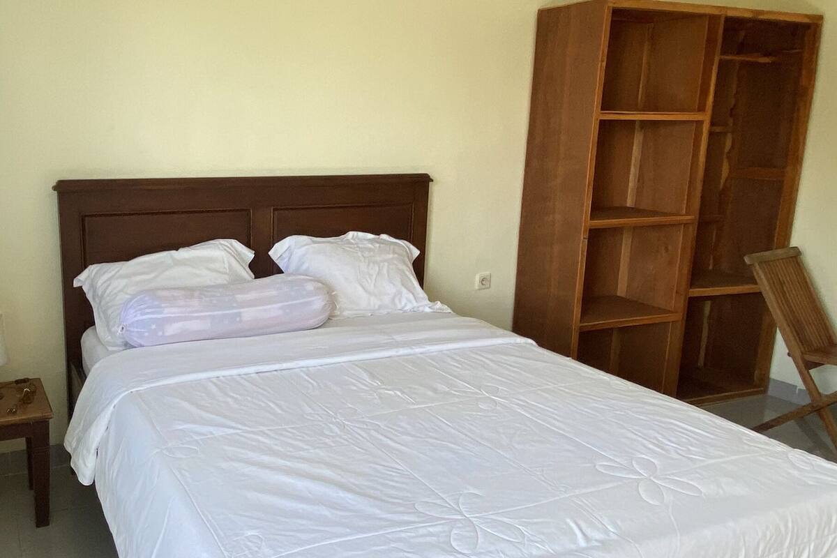 Desk, blackout curtains, free WiFi, bed sheets